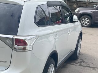 2014 Mitsubishi Outlander III Рестайлинг, белый, 1700000 рублей, вид 4