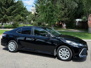 2021 Toyota Camry VIII (XV70) Рестайлинг, чёрный, 3000000 рублей, вид 4