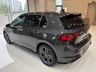 2023 Volkswagen Golf VIII, серый, 1840000 рублей, вид 5