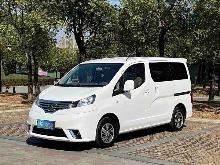 Открыть фотографии: Nissan NV200
