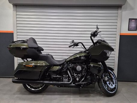 2026 Harley-Davidson Road Glide Limited, чёрный, 4850000 рублей, вид 2