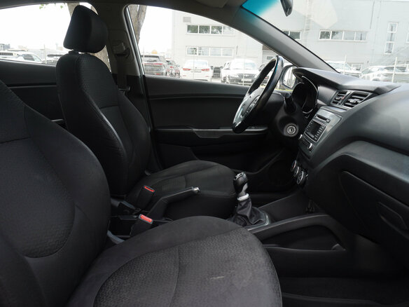 2015 Kia Rio III Рестайлинг, белый, 877000 рублей - вид 18