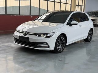 2023 Volkswagen Golf VIII, белый, 1525000 рублей, вид 1