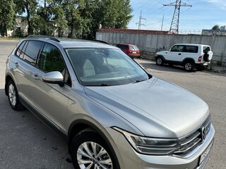 2021 Volkswagen Tiguan II Рестайлинг, серый, 3000000 рублей, вид 1