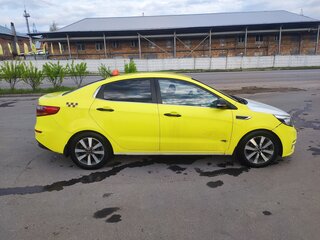 2016 Kia Rio III Рестайлинг, жёлтый, 850000 рублей, вид 2