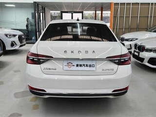 2021 Skoda Superb III Рестайлинг, белый, 1850000 рублей, вид 5