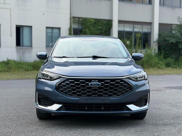 2021 Ford Escort VI Рестайлинг 2, синий, 880000 рублей - вид 1