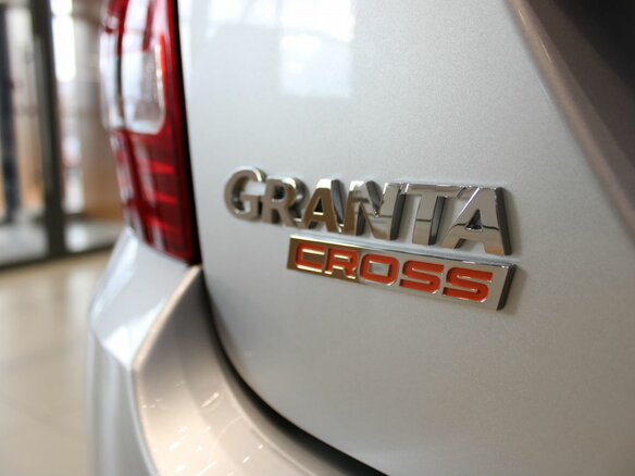 2026 Lada (ВАЗ) Granta Cross I Рестайлинг, серебристый, 1216000 рублей - вид 6