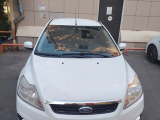 2008 Ford Focus II Рестайлинг, белый, 400000 рублей, вид 1
