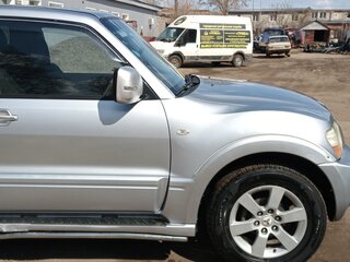 2004 Mitsubishi Pajero III Рестайлинг, серебристый, 1250000 рублей, вид 2
