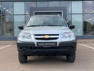 2018 Chevrolet Niva I Рестайлинг, серебристый, 785000 рублей, вид 2