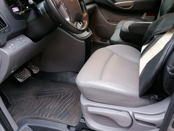 2017 Hyundai Grand Starex I Рестайлинг, серебристый, 2800000 рублей - вид 8