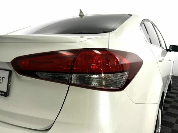 2019 Kia Cerato III Рестайлинг (Classic), белый, 1800000 рублей - вид 19