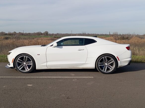 2019 Chevrolet Camaro VI Рестайлинг, белый, 1950000 рублей