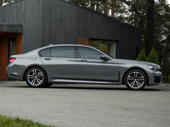 2021 BMW 7 серии Long 740Li xDrive VI (G11/G12) Рестайлинг, серый, 5400000 рублей - вид 2