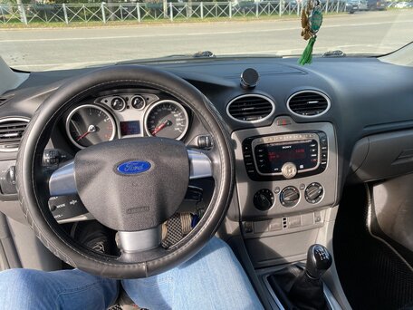 2011 Ford Focus II Рестайлинг, серебристый, 550000 рублей, вид 5