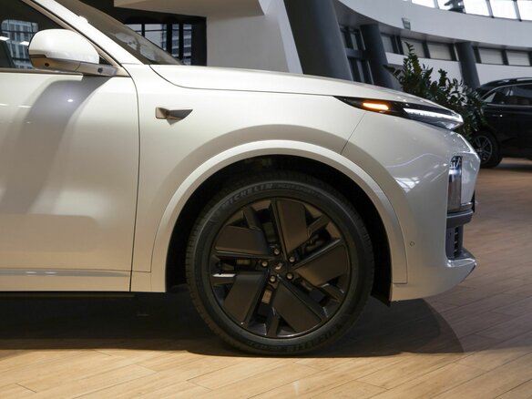 2025 Li Auto (Lixiang) L9 52.3 kWh I Рестайлинг, белый, 11990000 рублей - вид 14