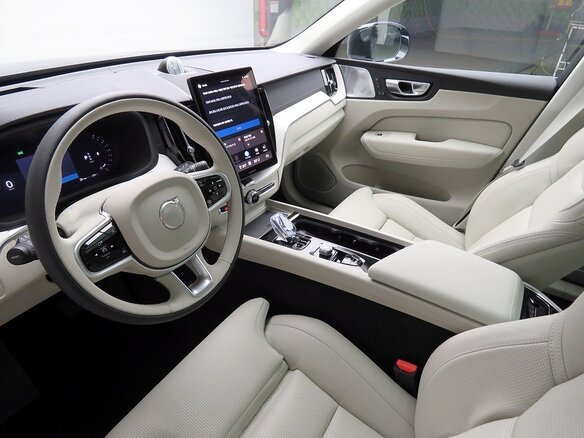 2026 Volvo XC60 II Рестайлинг 2, чёрный - вид 5