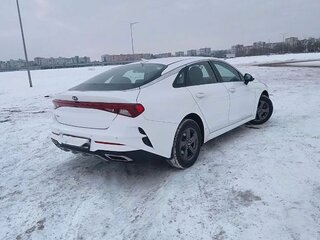 2021 Kia K5 III, белый, 2250000 рублей, вид 4