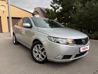 2010 Kia Cerato 6-speed II, серебристый, 785000 рублей, вид 2
