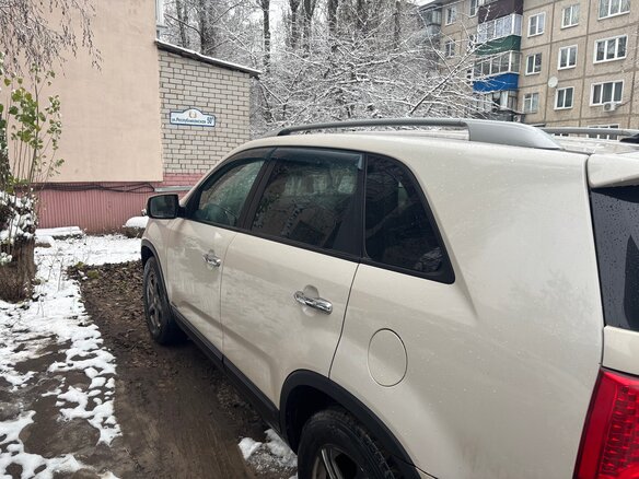 2010 Kia Sorento II, бежевый - вид 4