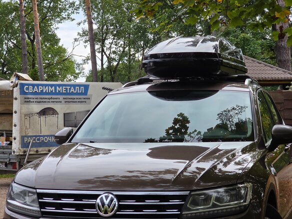 2018 Volkswagen Tiguan II, коричневый, 1680000 рублей - вид 2