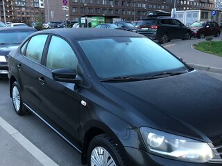 2018 Volkswagen Polo V Рестайлинг, чёрный, 950000 рублей, вид 2