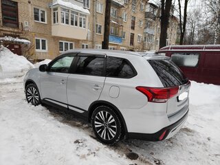 2020 Mitsubishi Outlander III Рестайлинг 3, серебристый, 2150000 рублей, вид 5