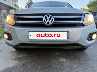 2016 Volkswagen Tiguan I Рестайлинг, серебристый, 1450000 рублей, вид 2