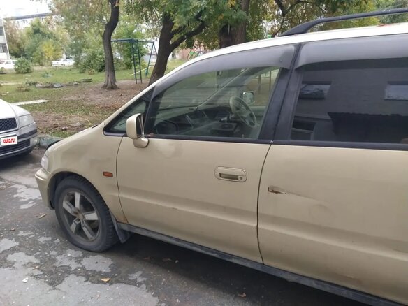 1999 Honda Odyssey I, серый, 350000 рублей - вид 2