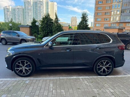 2022 BMW X5 30d IV (G05/G18), серый, 8900000 рублей, вид 1
