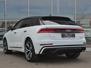 2019 Audi Q8 55 TFSI I (4M), белый, 4850000 рублей, вид 4