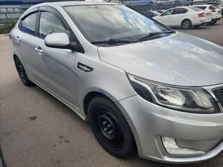 2013 Kia Rio III, серебристый, 675000 рублей, вид 4