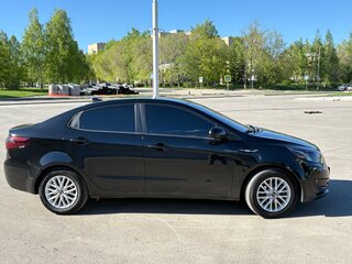 2013 Kia Rio 5-speed III, чёрный, 1100000 рублей, вид 3