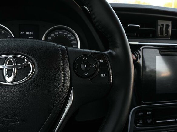 2018 Toyota Corolla XI (E160, E170, E180) Рестайлинг 1, серебристый - вид 17