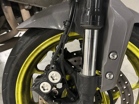 2017 Yamaha MT-09 (FZ-09), серый, 950000 рублей, вид 4