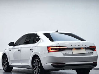 2023 Skoda Superb III Рестайлинг, белый, 1580000 рублей, вид 5