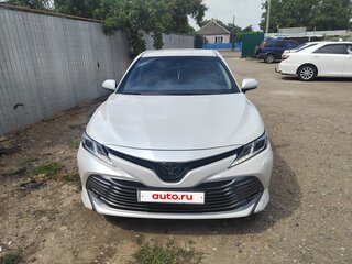 2019 Toyota Camry VIII (XV70), белый, 3450000 рублей, вид 2
