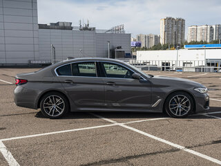 2021 BMW 5 серии 520i VII (G30/G31/G38) Рестайлинг, серый, 4528000 рублей, вид 5