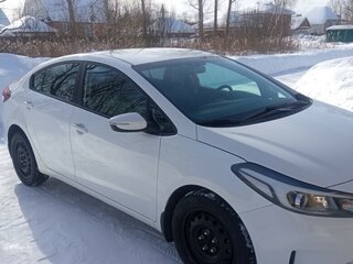 2019 Kia Cerato III Рестайлинг (Classic), белый, 1700000 рублей, вид 3