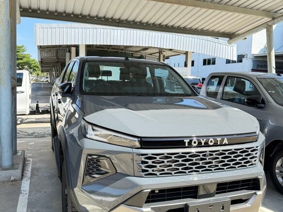 2026 Toyota Hilux, серый, 7900000 рублей - вид 15