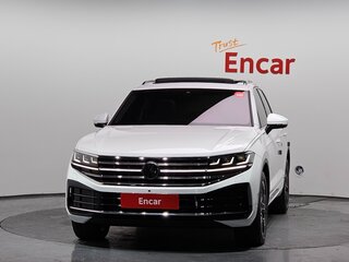 2024 Volkswagen Touareg III Рестайлинг, белый, 10347700 рублей, вид 3
