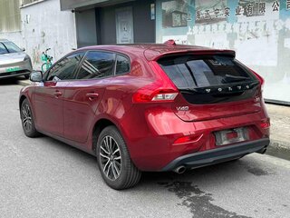 2017 Volvo V40 II Рестайлинг, красный, 1250000 рублей, вид 4