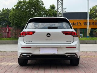 2023 Volkswagen Golf VIII, белый, 1700000 рублей, вид 5