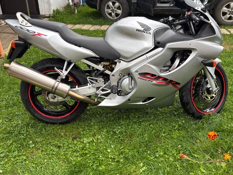2001 Honda CBR 600F, серебристый, 380000 рублей, вид 3