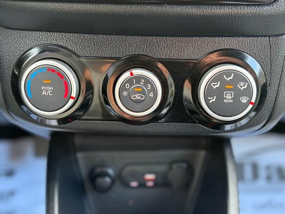 2015 Kia Rio III Рестайлинг, белый - вид 14