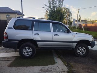 2005 Toyota Land Cruiser 105 100 Series Рестайлинг 2, серебристый, 1500000 рублей, вид 2