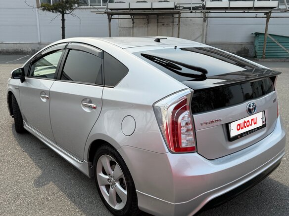 2014 Toyota Prius III Рестайлинг (XW30), серебристый, 1100000 рублей - вид 5