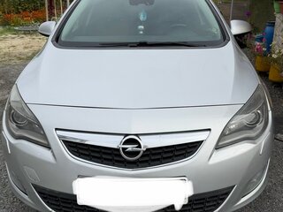2010 Opel Astra J, серебристый, 600000 рублей, вид 1