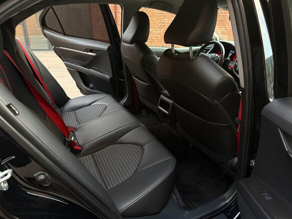 2022 Toyota Camry US Market VIII (XV70) Рестайлинг, чёрный, 3250000 рублей - вид 11